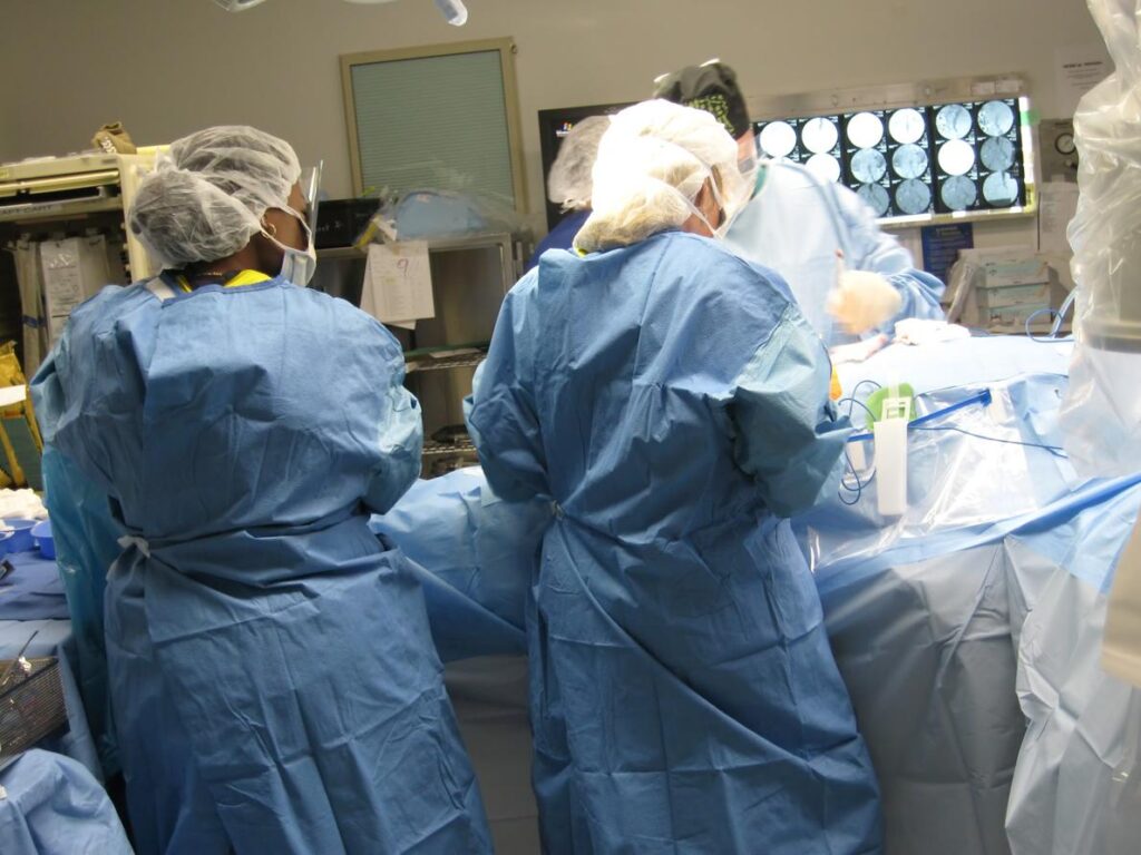 Cirurgia de DBS com Sensing Technology: a revolução dos eletrodos que "leem" o cérebro 1 Cirurgia de DBS com Sensing Technology